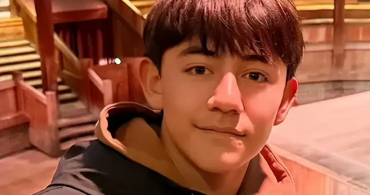 刘烨多次内涵黄渤女儿丑，如今儿子近照被嘲长残，回旋镖来了吧