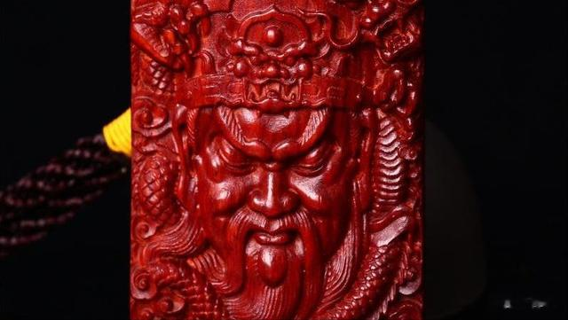 雕刻|为什么文玩圈里的关公雕刻件都是闭着眼的？