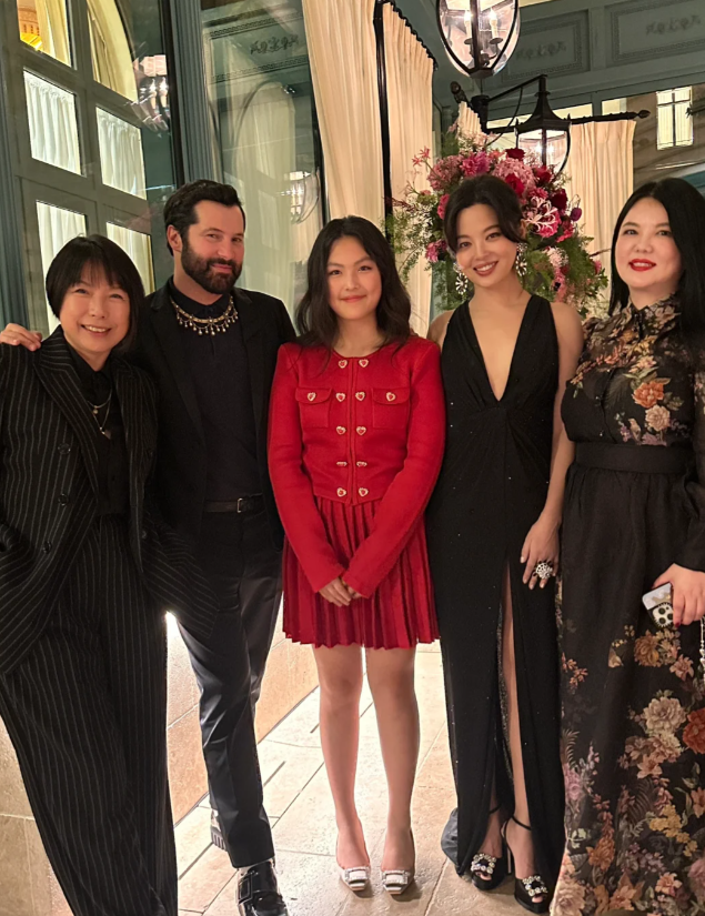 李湘母女参加巴黎晚宴，王诗龄合影站C位，与辛芷蕾何超莲同框