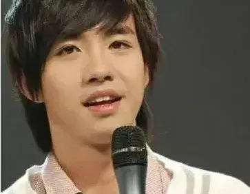 俞灏明官宣恋情，王晓晨身份揭晓:娱乐圈甜蜜新篇章