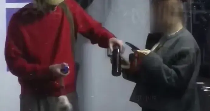 徐开骋疑似当爹！带着女友和婴儿逛街，曾与张天爱、娜扎谈过恋爱