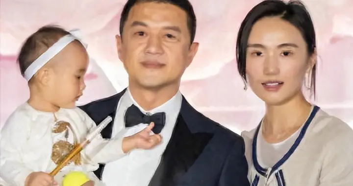李亚鹏官宣离婚！3岁女儿跟母亲生活，女方曾透露经济困难要还债