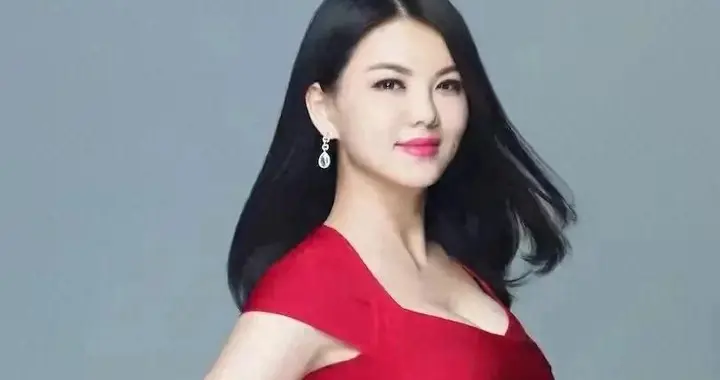 李湘全网被禁关，经常炫富生活奢靡，常年定居英国，前夫已经被抓