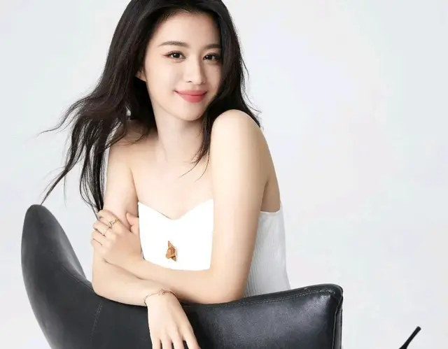 王楚然 她的美貌一如既往的赏心悦目