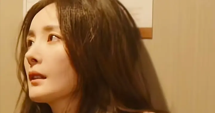 《惊蛰》把杨幂身材当噱头惹争议，张艺谋又翻车，对女星太不友好