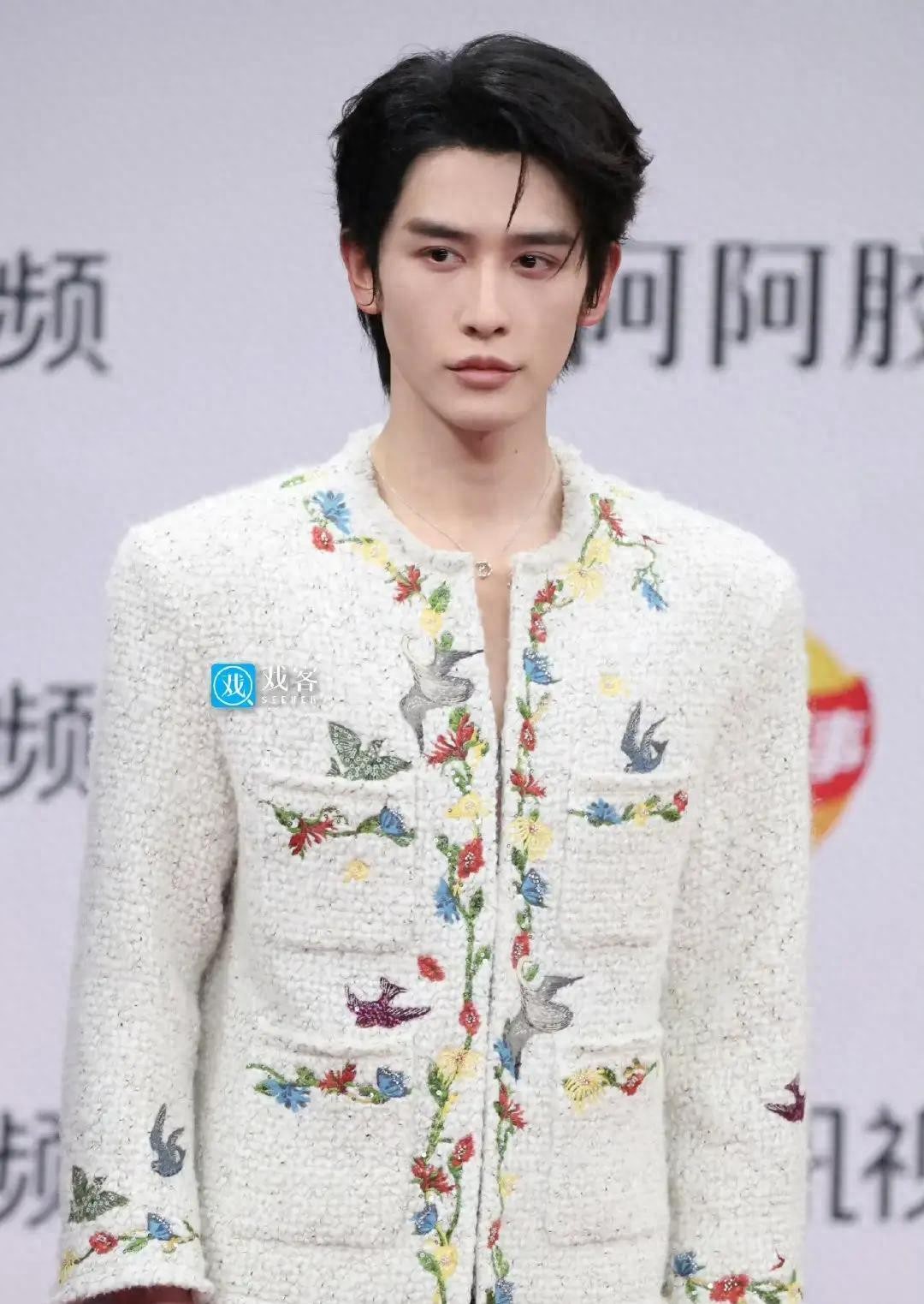 别吹了！星光大赏生图才是照妖镜，短剧顶流集体“现形”