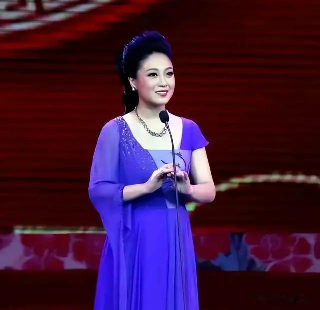 京剧新星陨落：姜亦珊自缢身亡，艺术界痛失瑰宝