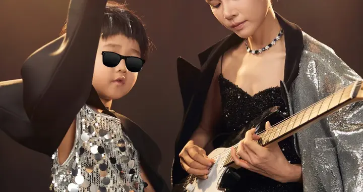 廖语辰带俩儿子拍写真太酷了，大儿子俊俏小儿子和苏醒一模一样