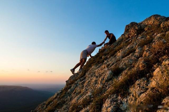 心理测试：四种登山方式，你会选择哪种，测你目前最想要的生活？