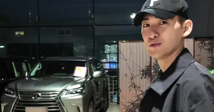 张翰买06年凌志，老板报价29万，张翰肉疼不舍，助理一句话很现实