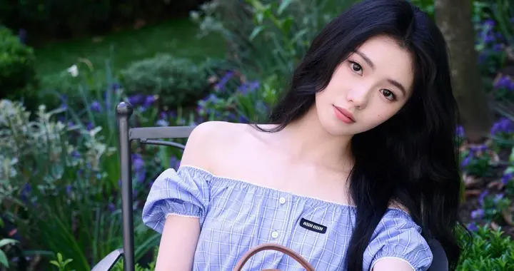 刘浩存，一组蓝裙子穿搭，少女感满溢。