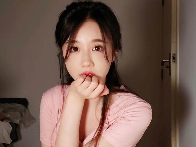 轩子巨2兔晒美照出现意外，膝盖出现明显伤痕，网友：羡慕力哥！