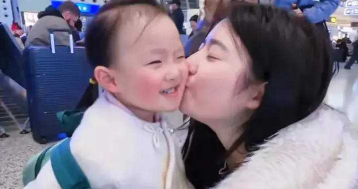 黄一鸣被曝怀孕，新交男朋友让她底气足！火车站接女儿画面温馨