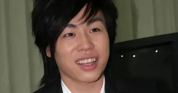 名不虚传，42岁胡彦斌和26岁易梦玲恋情曝光，王勉成了大怨种