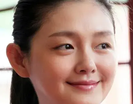 风雨一生！大S葬礼下大雨，结婚时刮大风，网友称这是不好预示