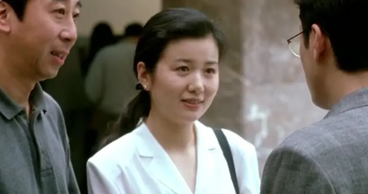 二婚嫁大13岁杜志国后，定居武汉素面朝天很自信，继子杜淳成心病