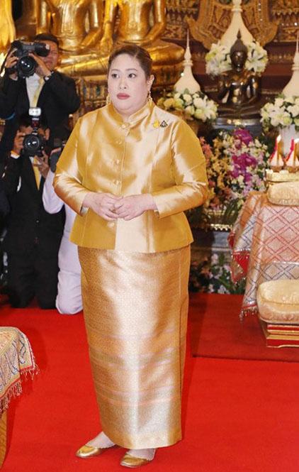 泰国的诗丽帕公主人美心善，救助流浪动物，年近四十，未婚无子