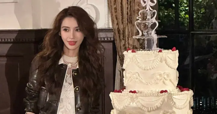 Angelababy出席活动，直言生日蛋糕像她的婚礼蛋糕，这是放下啦？