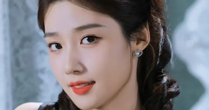 卢昱晓，这套黑色波点无袖套装，复古时髦，民国千金既视感美爆了