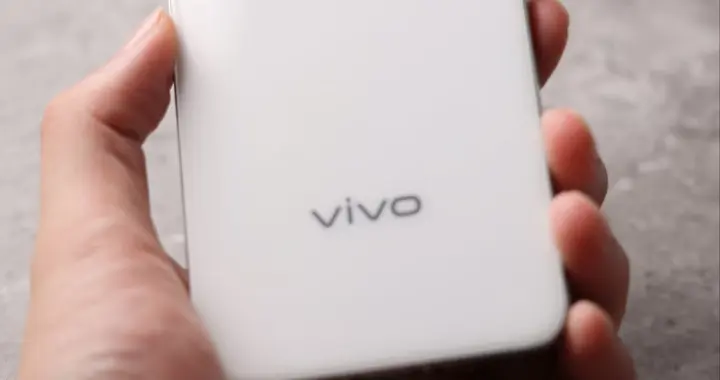 國補價3399元，蔡司色彩屏+百倍變焦+IP69防水，vivo更激進了