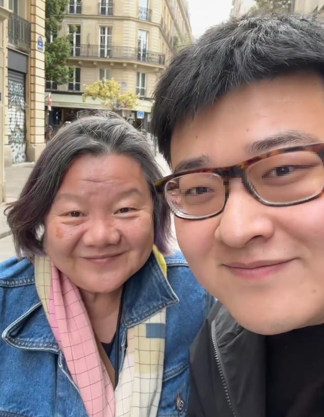 64岁洪晃在巴黎买菜，长老年斑头发花白，穿的很洋气晚年独居国外