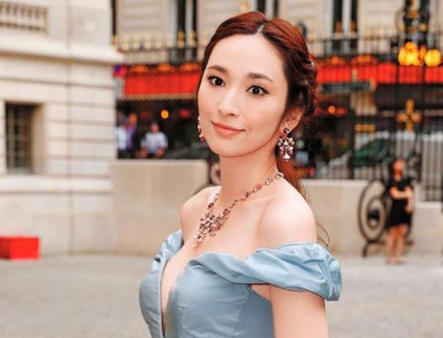 迪丽热巴|怼小S侏儒给大S火上添油，6年生4胎没名分也不在乎，吴佩慈啥来路