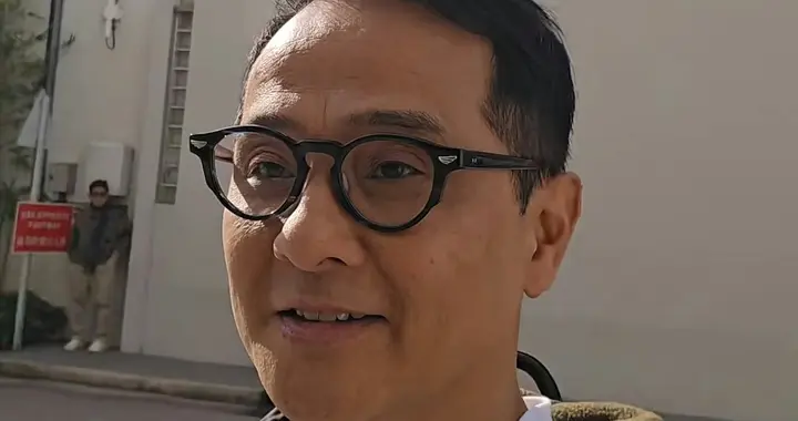 61岁香港绿叶与TVB续约，自曝加薪逾20元，已定居中山往返五小时