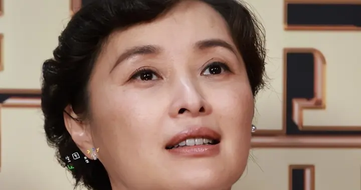 上海这一晚，女明星袒胸露背的礼服，都败给了一身简约穿搭的吴越