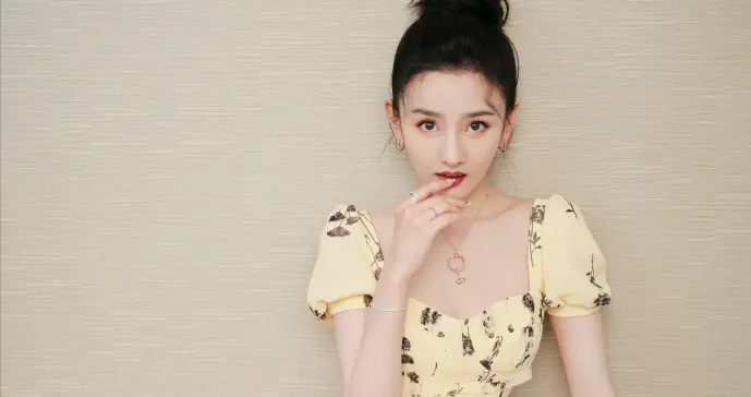 宋祖儿要颜值有颜值，要身材有身材，还是大长腿，简直绝美。