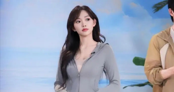 程潇这身材太均匀了吧！ ???这比例，连尺子看了都要怀疑人生。