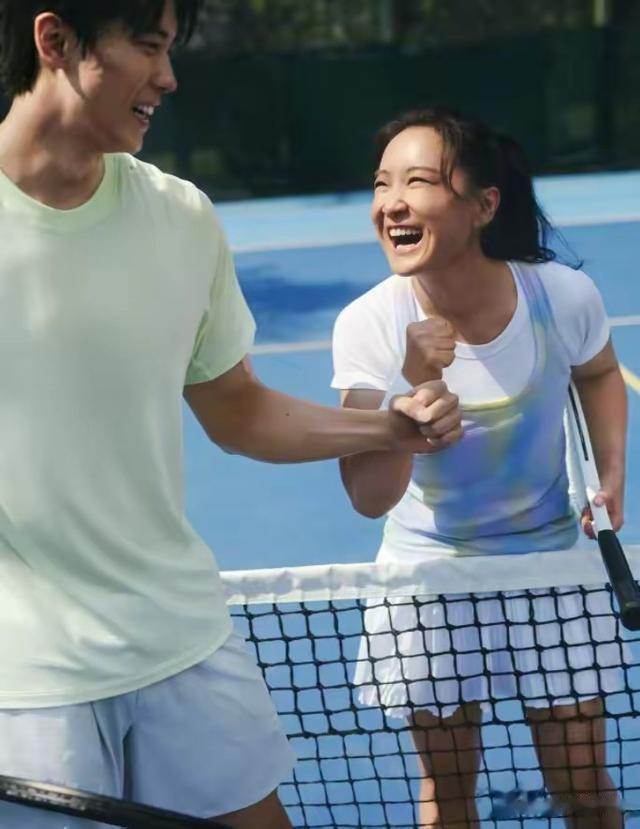 43岁贾玲久违露脸，皮肤并未出现松弛，事业再次传出好消息！