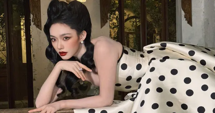 林允的角色和本人同频感太妙了！年代感拉满 + 自带闪光点，爱惨了