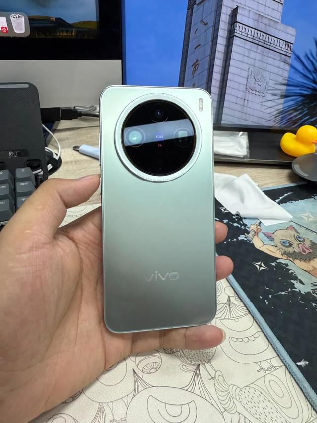 vivo X300配置曝光 6.3英寸极窄屏+超声波指纹！