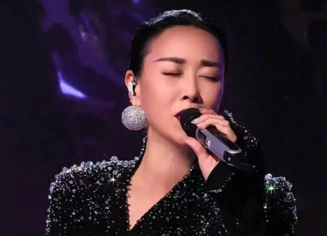 杨天真|那英拿下歌王瞬间，众人表情耐人寻味，业内评其历届唱功最弱歌王