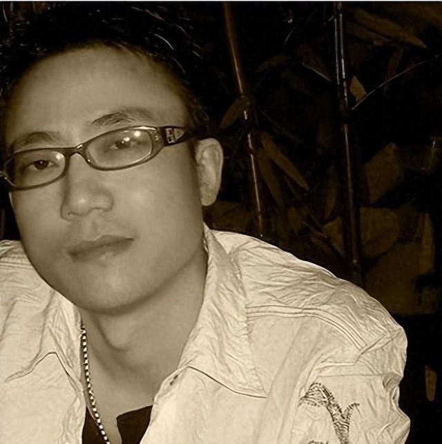 写歌30年穷困潦倒，前妻失望选择离婚，谁料51岁靠一首歌一夜成名