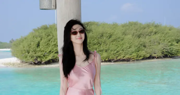 景甜的两款粉裙藏着让人长久喜欢的3个秘密