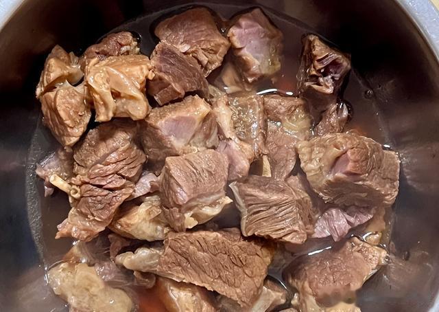 不管炖牛肉什么部位，3斤肉放2克它，牛肉软嫩鲜香，不腥不柴