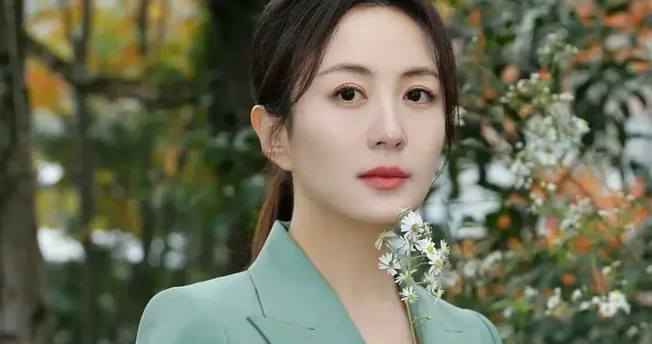 杨舒童写真鉴赏｜温婉雅致，落落大方