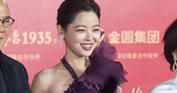 辛芷蕾亮相第38届金鸡百花电影节，每一帧都是高级感