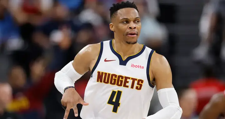 辟谣！名记曝威少无意到CBA打球：仍想留NBA打球，赴海外可能为零