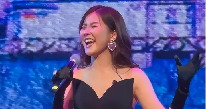 TVB上位花旦内地开音乐会，被批面目狰狞吓坏网民，无表情管理