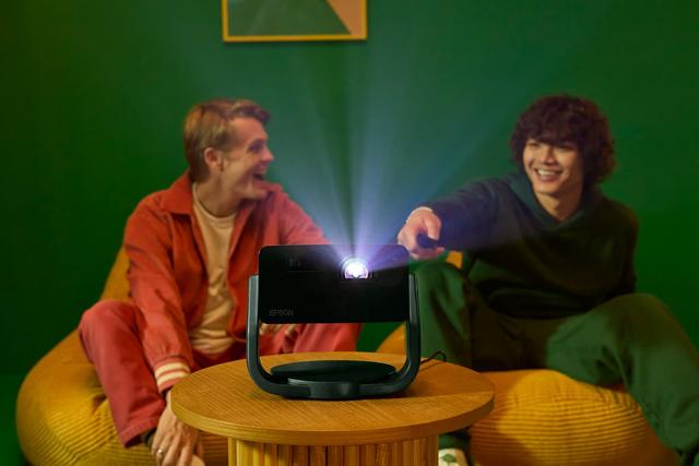 爱普生的目标是用智能迷你投影仪取代大屏幕电视