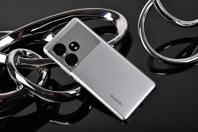 千元机不要乱买，160万跑分+无双屏+5500mAh，OPPO开始爆发