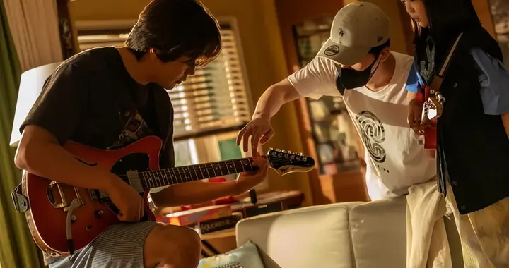 权相佑新片即将上映，搞笑节奏出击