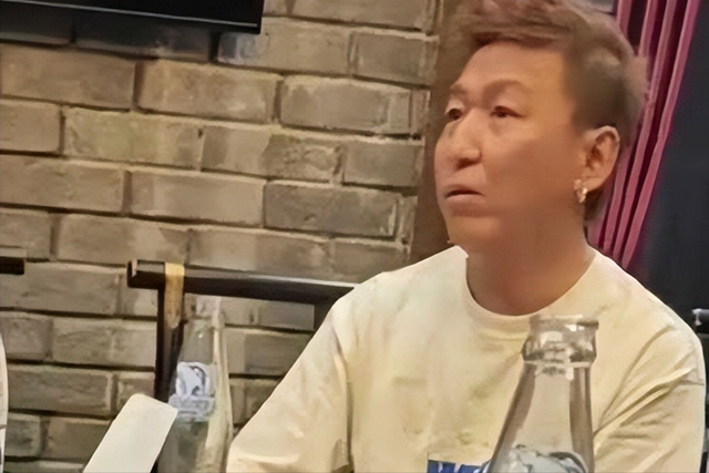 陈羽凡近况：不抽烟不喝酒，50岁胖到认不出，17岁儿子长得像妈