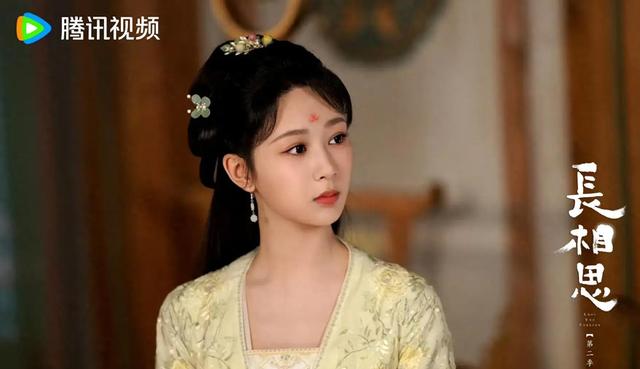 杨紫新剧被骂！网友：发型繁琐像扫把，妆造给人老了10岁的感觉