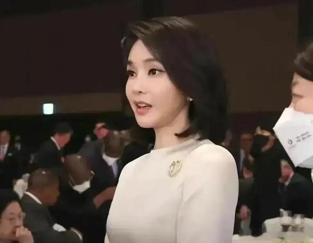 特鲁多 韩国第一夫人难得一见的开怀大笑，在特鲁多面前变害羞少女