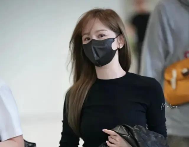 42岁王心凌虽然身高不出挑，但身材比例很有优势，穿什么都好看！