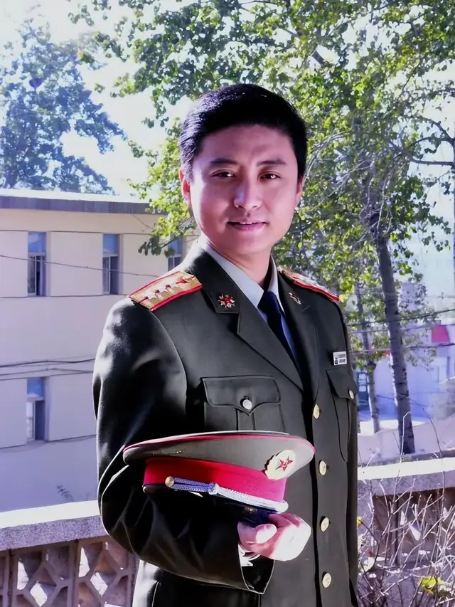 周炜因一句脏话葬送22年努力，公众人物言行不慎引发舆论风波！