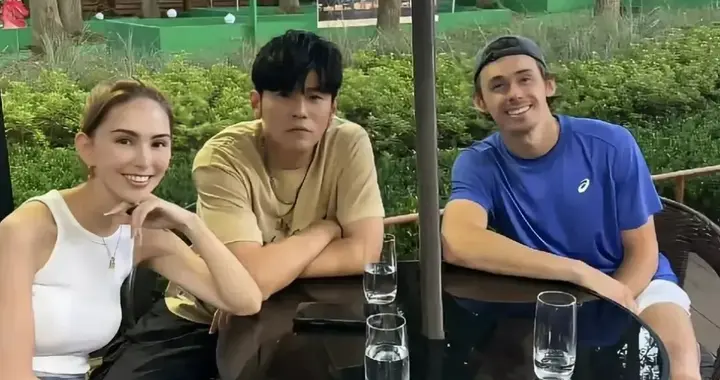 周杰伦夫妻现身上海大师赛观看比赛，32岁昆凌瘦脱相，看起来憔悴